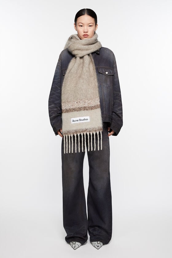 Acne Studios Fransen-Schal mit Logo Auslauf