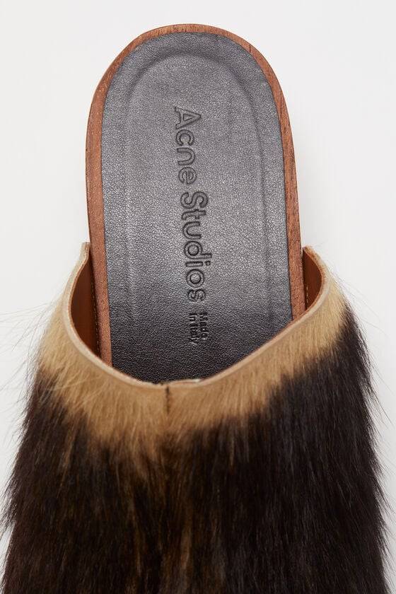 Acne Studios Haarige Holzclogs Angebote