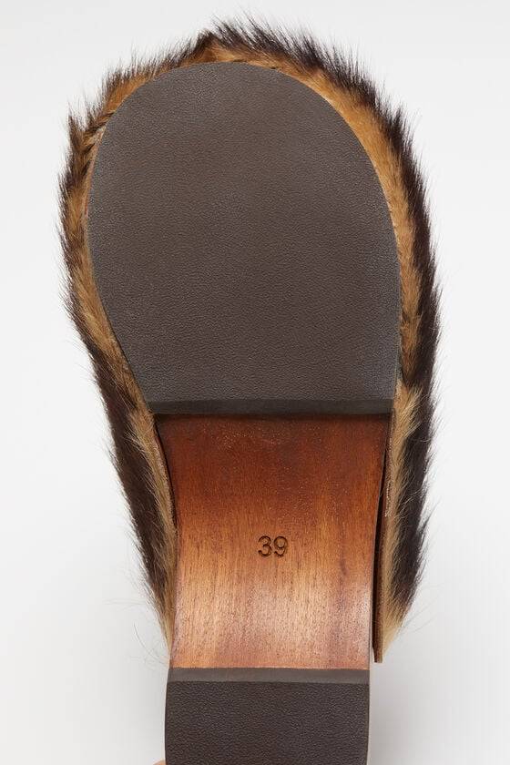 Acne Studios Haarige Holzclogs Angebote