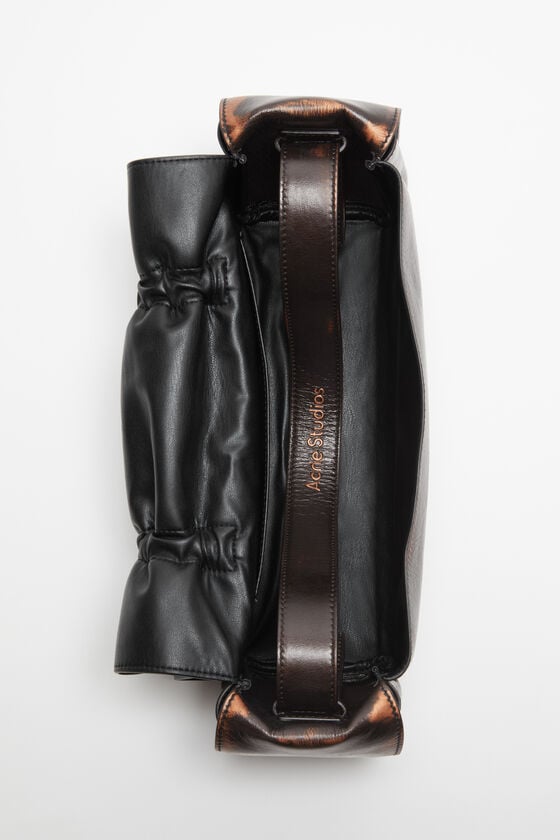 Acne Studios Tasche mit mehreren Taschen Runway Show im Angebot