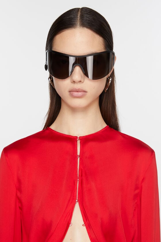 Acne Studios Herzförmige Creolen Fabrikpreis