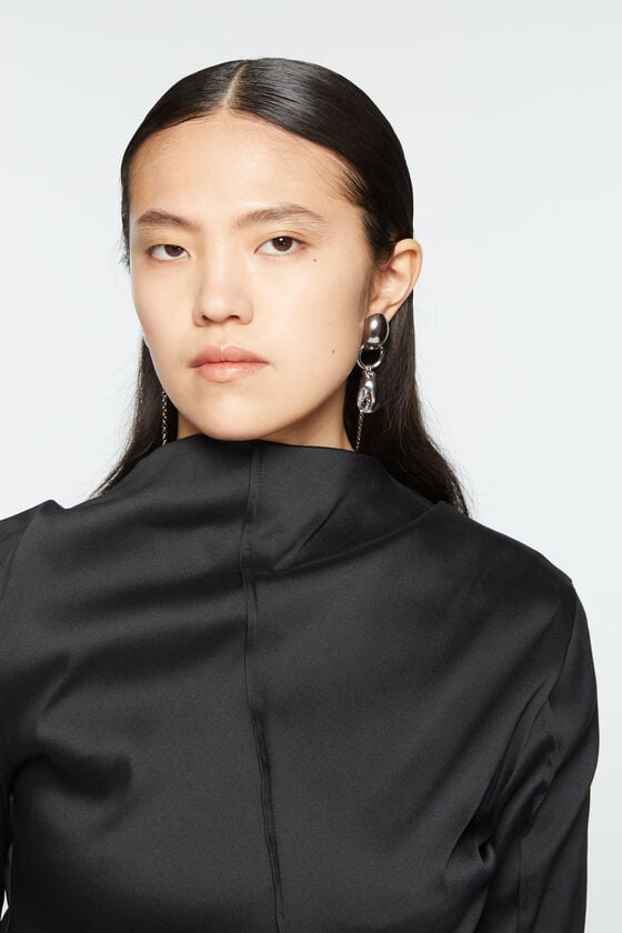 Acne Studios Ketten-Ohrringe Laufsteg-Show Exklusivangebot