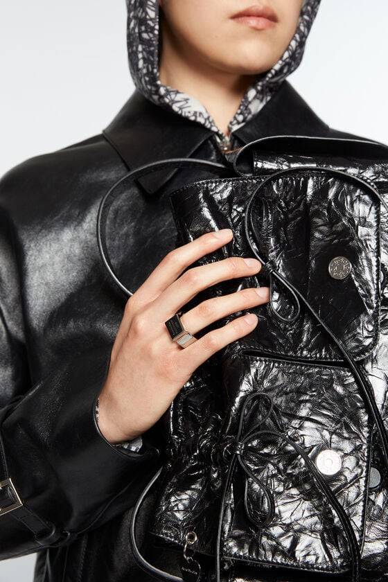 Acne Studios Siegelring mit Logo-Gravur Muttertagsangebot