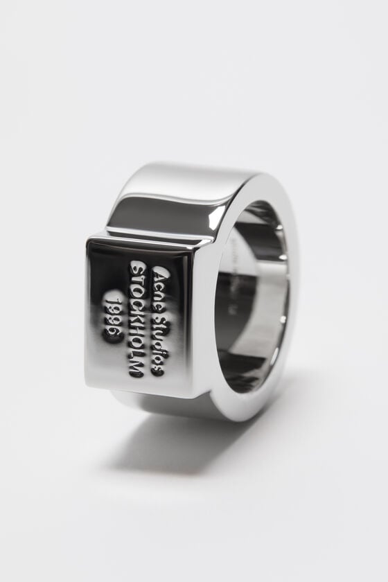 Acne Studios Siegelring mit Logo-Gravur Muttertagsangebot