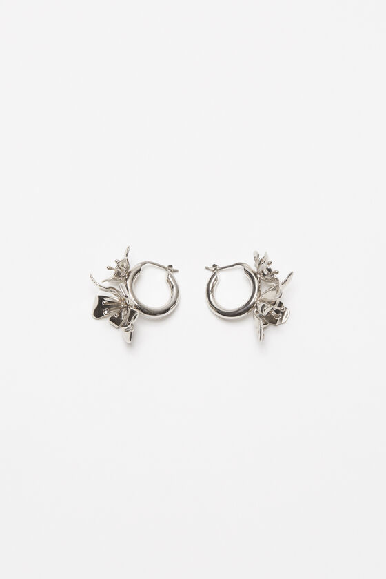Acne Studios Blumen-Creolen Vatertagsangebot