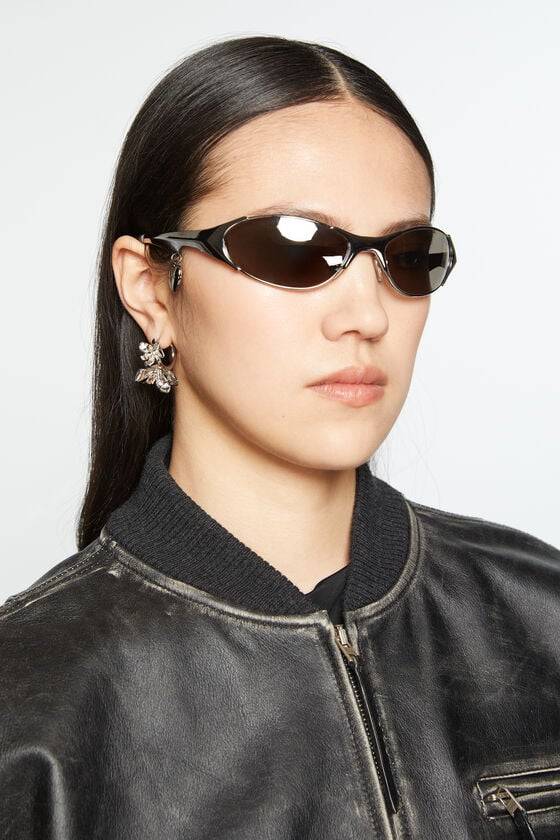Acne Studios Blumen-Creolen Vatertagsangebot