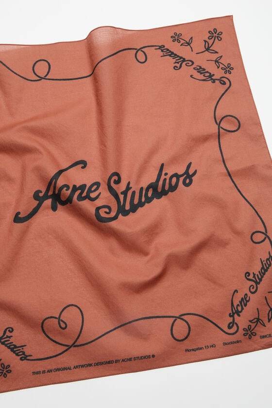 Acne Studios Leichter Schal mit Print Blitzangebot