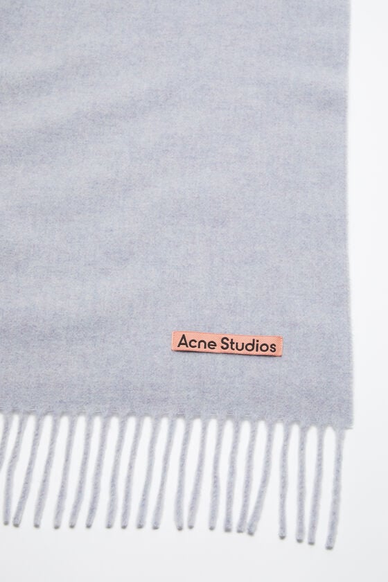 Acne Studios Oversized-Wollschal mit Fransen Kauf eins, bekomm eins gratis