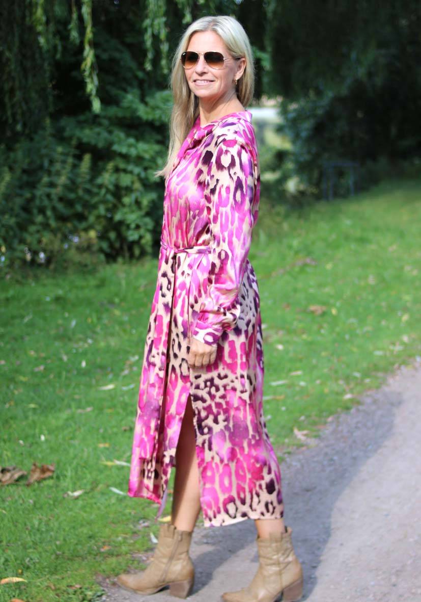 Miss Goodlife Dress Pink Leo Midi Riesige Rabatte