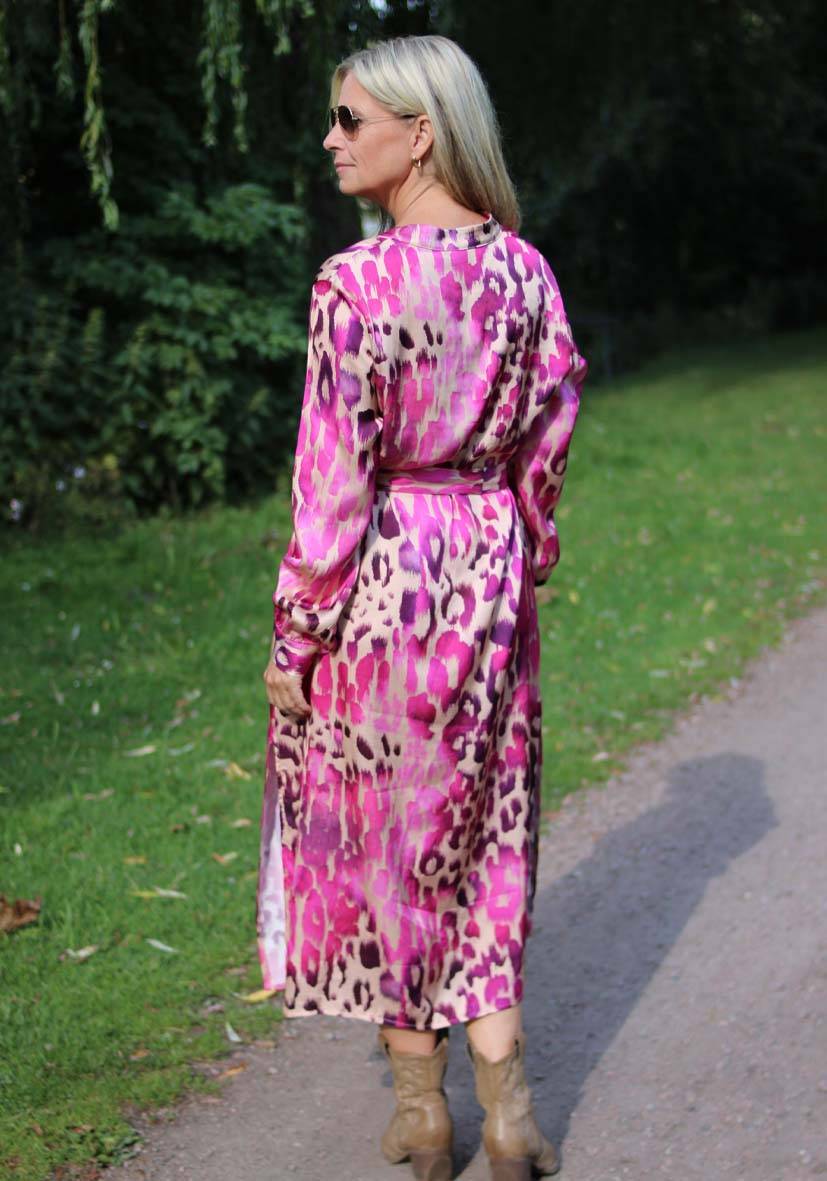 Miss Goodlife Dress Pink Leo Midi Riesige Rabatte