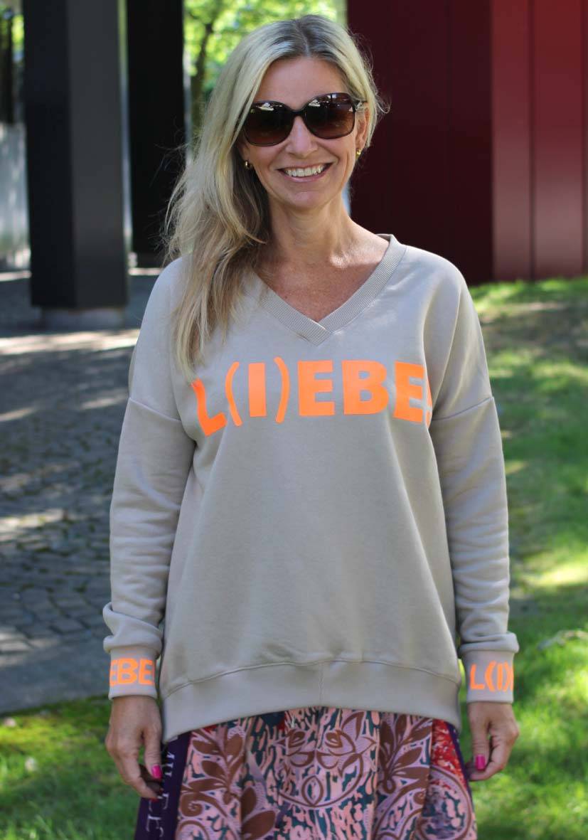 Miss Goodlife V-Neck L(i)ebe – sand Kostenloser Versand international