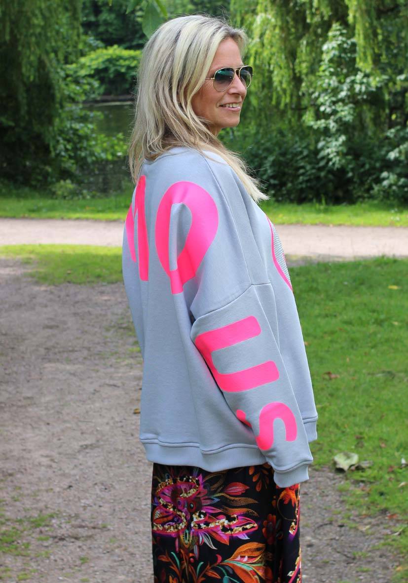 Miss Goodlife Roundneck Heartface Famous Strass – grey im Angebot