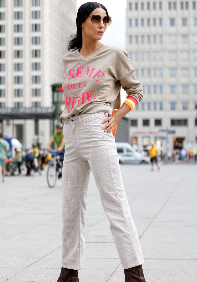 Miss Goodlife V Neck Crème de la Crème – sand/neonpink Valentinstagsangebot