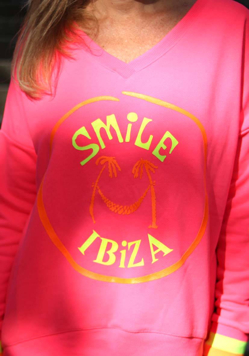 Miss Goodlife V-Neck Smile Ibiza – neonpink Lagerräumung