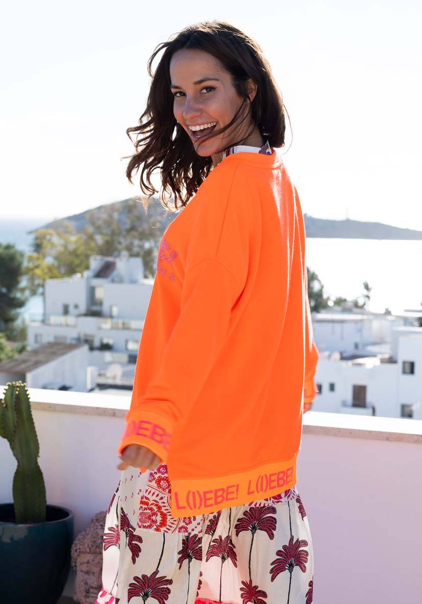 Miss Goodlife V-Neck L(i)ebe Strass – neonorange Bestseller