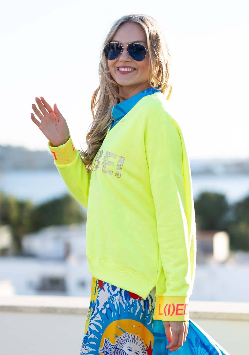 Miss Goodlife V-Neck L(i)ebe Strass – neonyellow/rose Saisonale Angebote