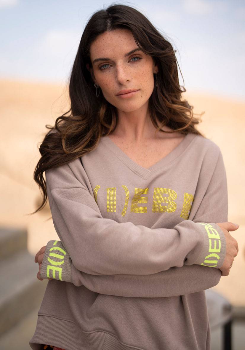 Miss Goodlife V-Neck L(i)ebe Strass – sand/neonyellow Räumungsverkauf