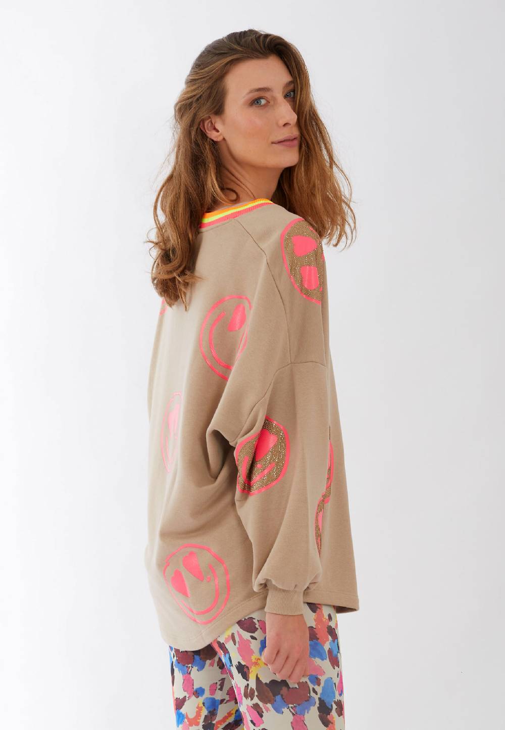 Miss Goodlife V-Neck Heartface Strass – sand Clearance-Verkauf