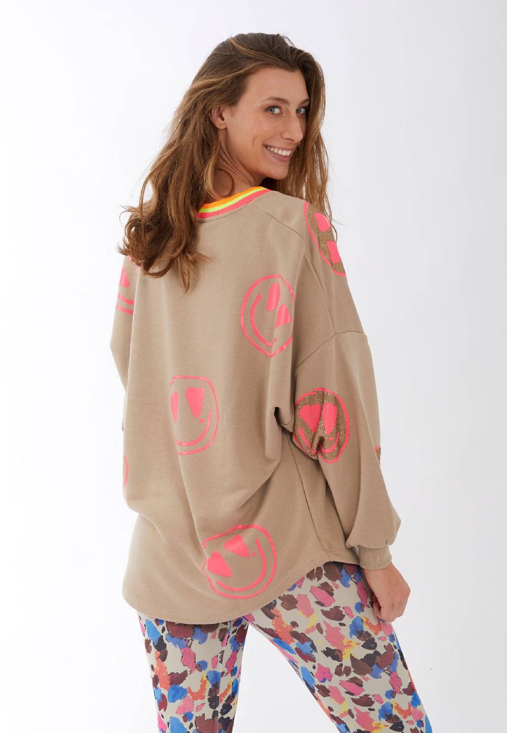 Miss Goodlife V-Neck Heartface Strass – sand Clearance-Verkauf