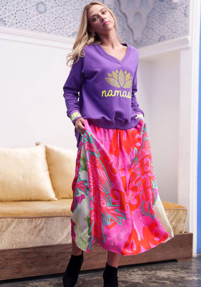 Miss Goodlife V-Neck Namasté mit Strass – lilac/neonyellow Black Friday Preise