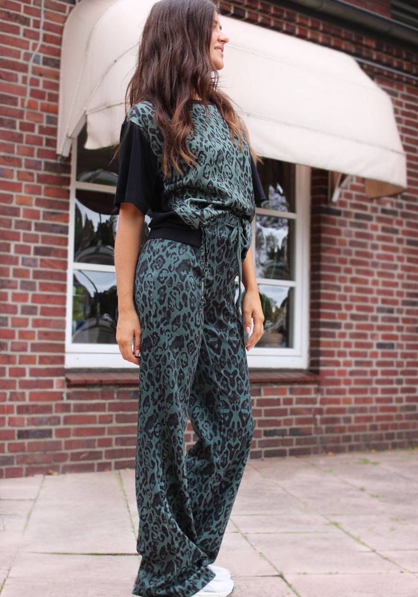 Miss Goodlife Wide Leg Pants Leo – green Fabrik Onlineshop