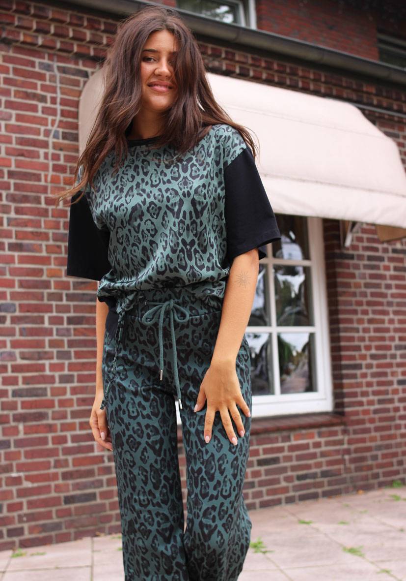 Miss Goodlife Wide Leg Pants Leo – green Fabrik Onlineshop