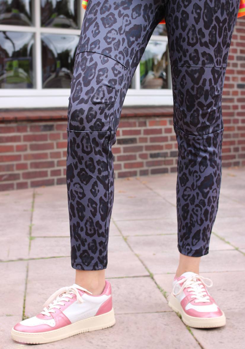 Miss Goodlife Jog-Pants Fancy Leo – anthracite Günstig kaufen
