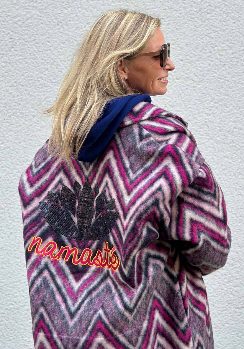 Miss Goodlife Mantel Namasté Zig Zag – black/berry/sand Tiefpreis