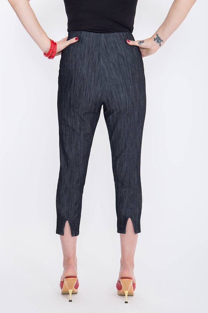 Queen Kerosin Capri Jeans mit modischen Schlitzen am Beinabschluss «Basic» Versandkostenfrei