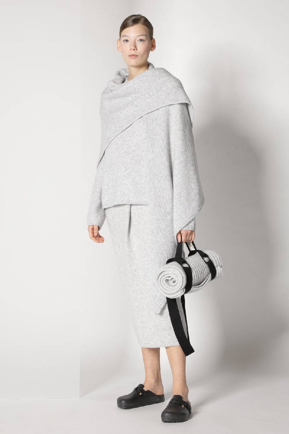 Sminfinity blurry triangle scarf + blurry crew jumper + blurry tulip skirt Top Angebot