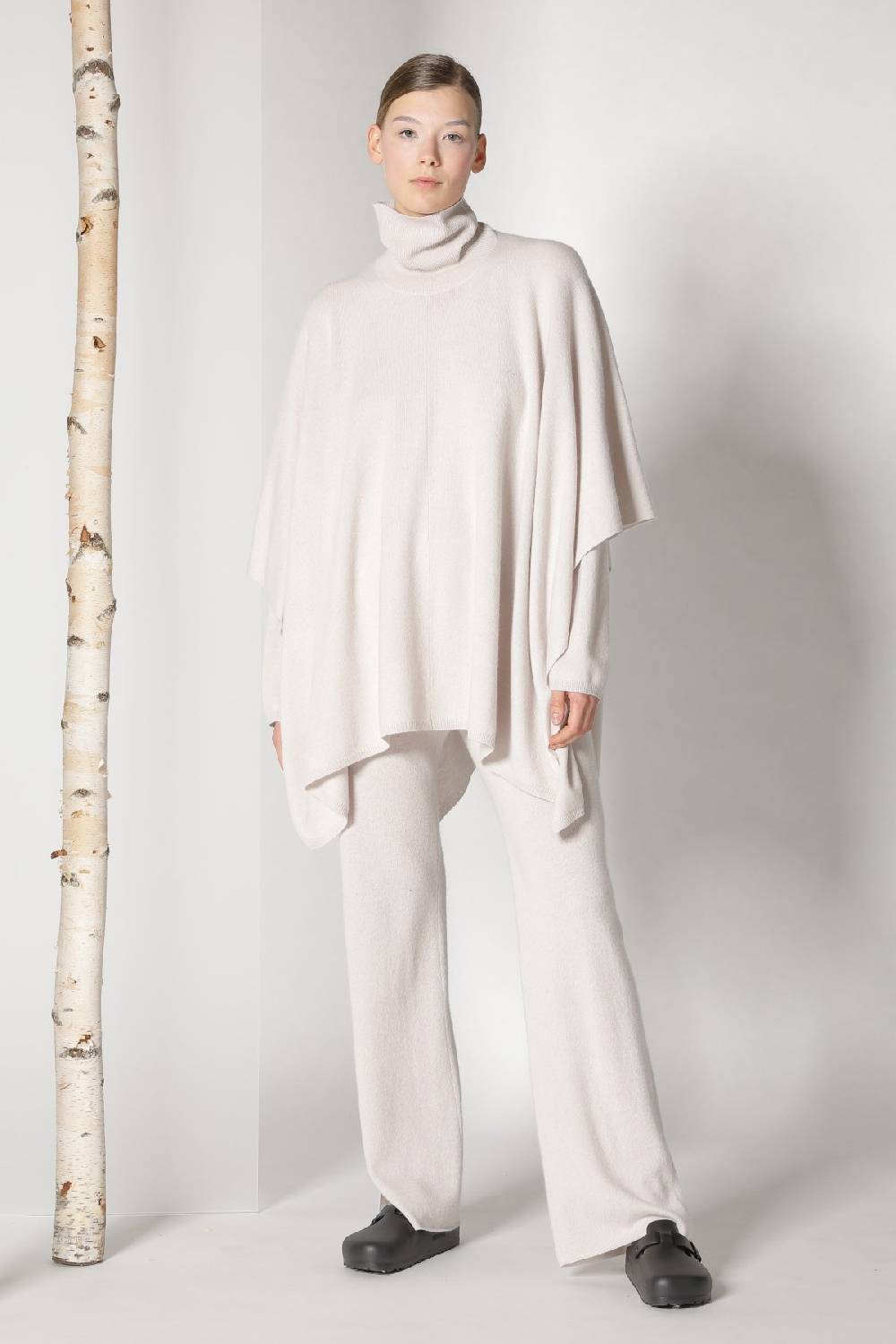 Sminfinity pure cape turtle + pure slitted pants Fabrikladen