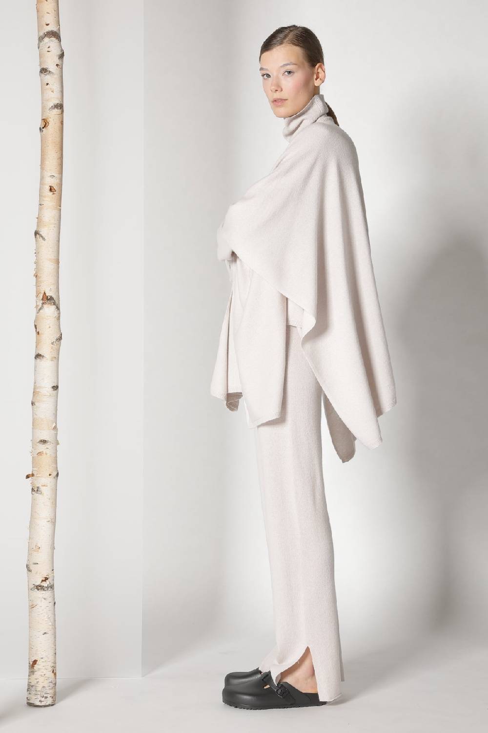 Sminfinity pure cape turtle + pure slitted pants Fabrikladen