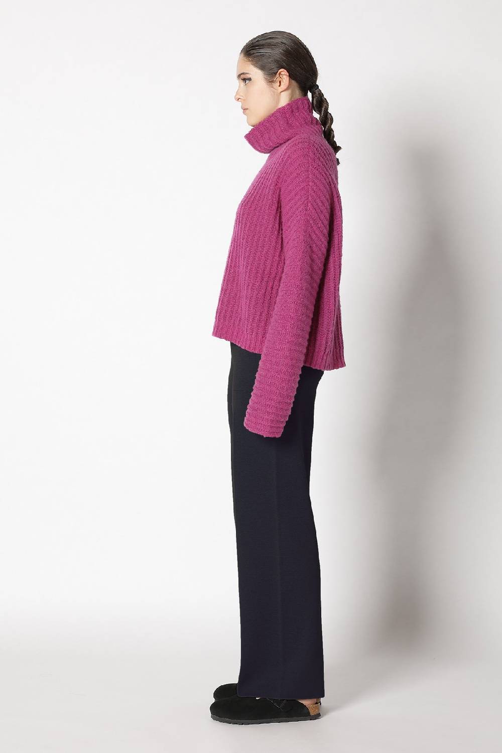 Sminfinity fluffy rib turtle + silky suit pants Saisonale Angebote