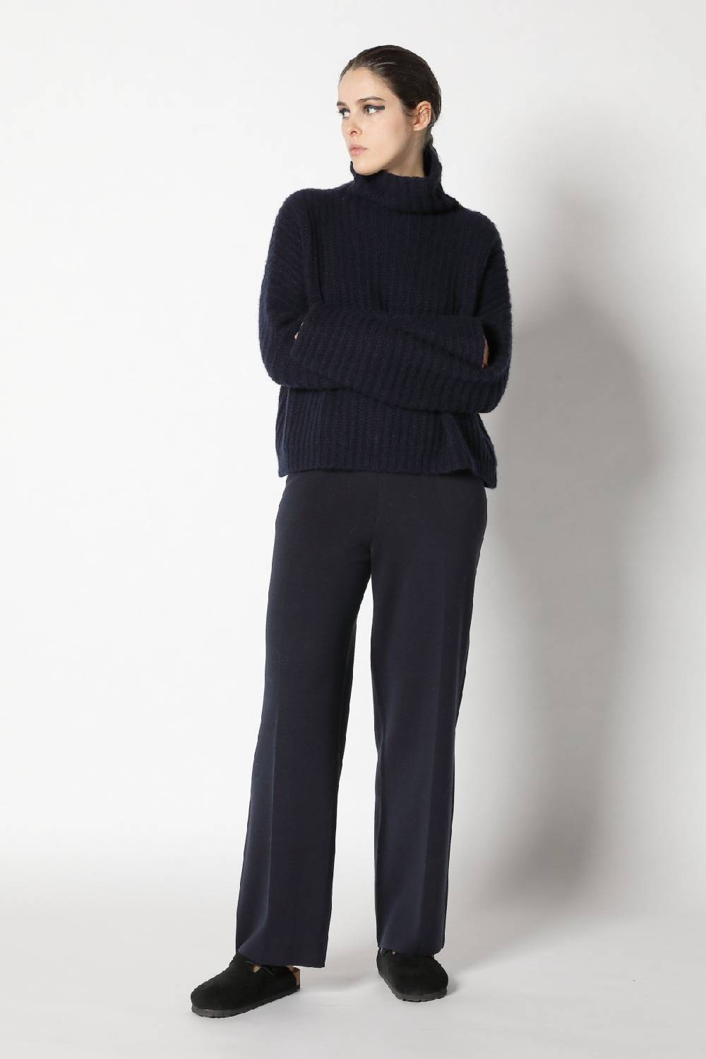 Sminfinity fluffy rib turtle + silky suit pants Saisonale Angebote